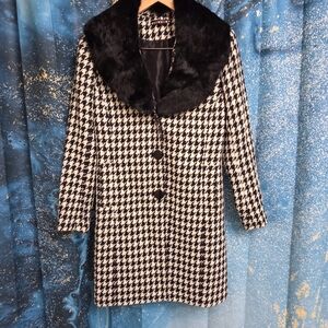 Stylish Black and White Houndstooth Coat with Faux Fur Collar